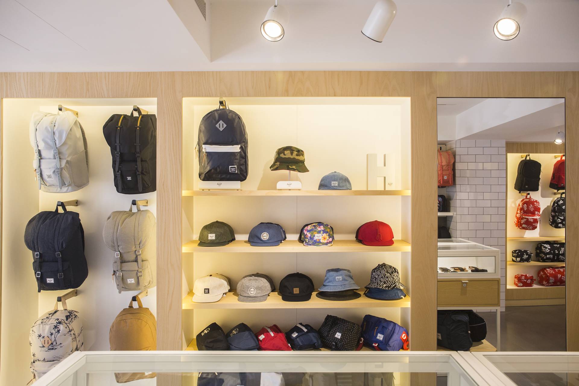 店面裝潢｜Herschel Supply Co.｜元典設計
